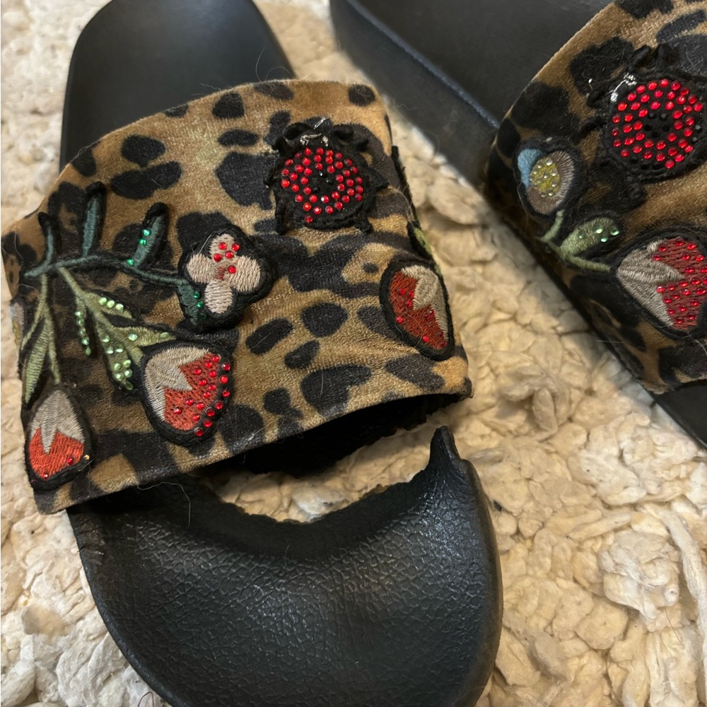 Steve Madden Floral Leopard Print Patches Black Slides Well Worn Women’s Sandals